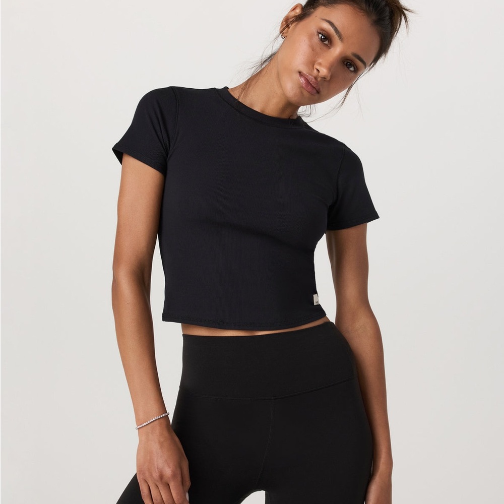 Vuori Pose Fitted Tee, Small, Black NWOT